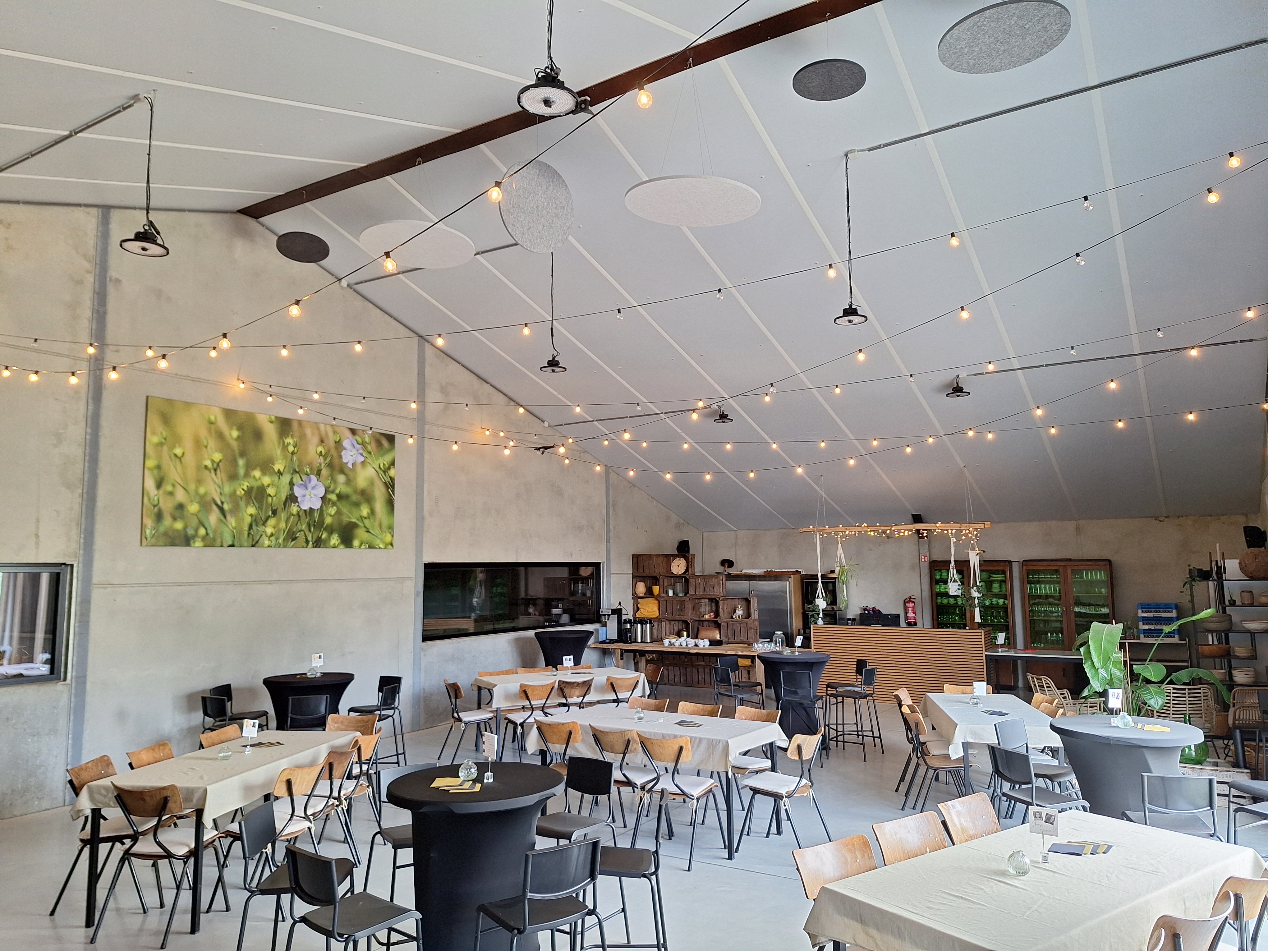 Hoevezaal opgesteld voor receptie