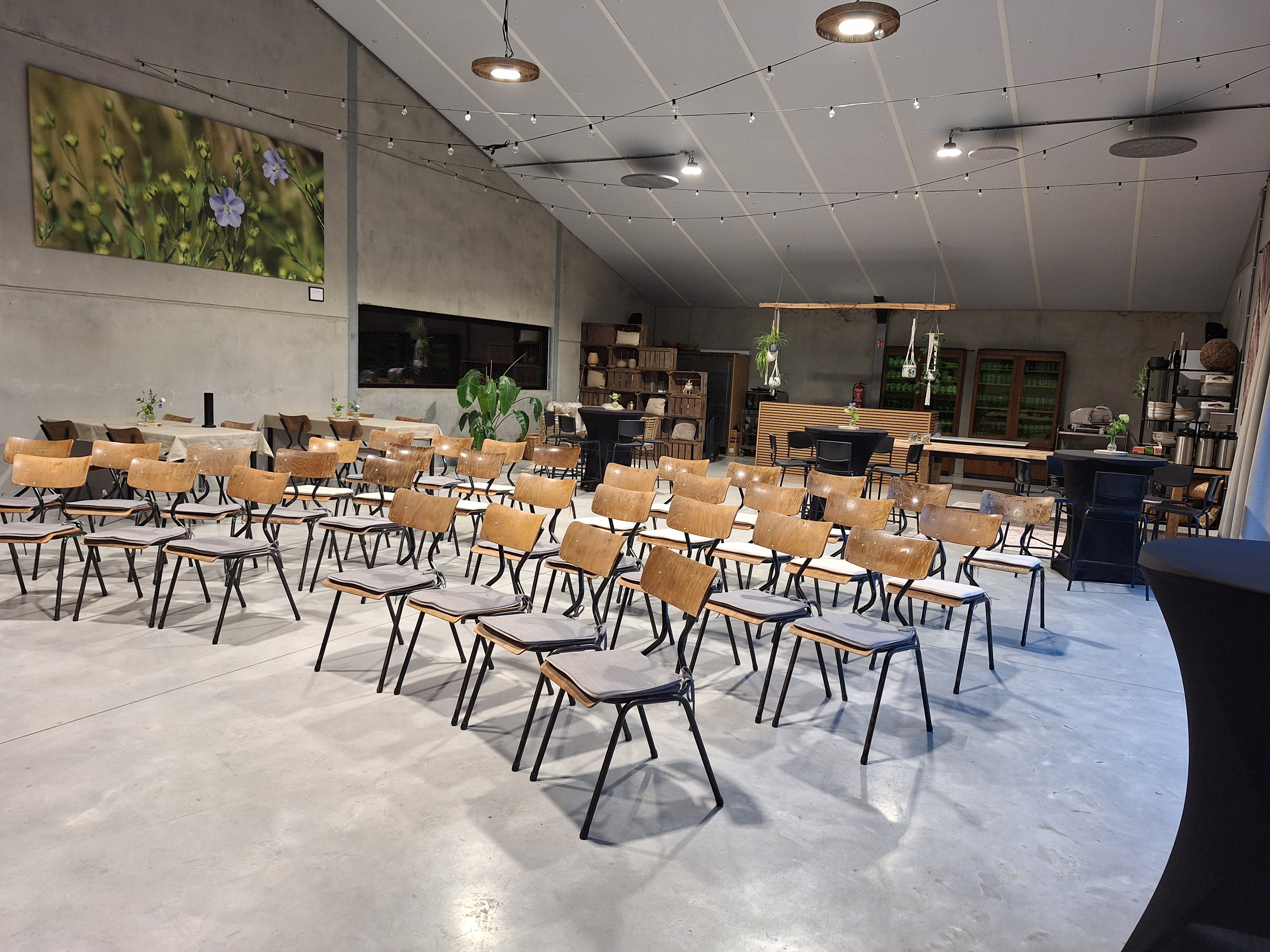 Hoevezaal opgesteld voor seminar